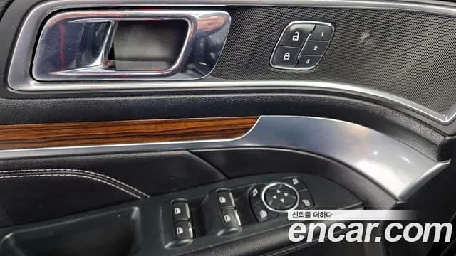 2018 Ford Explorer Sold VIN 1FM5K8F87JGC88759 – trunk area