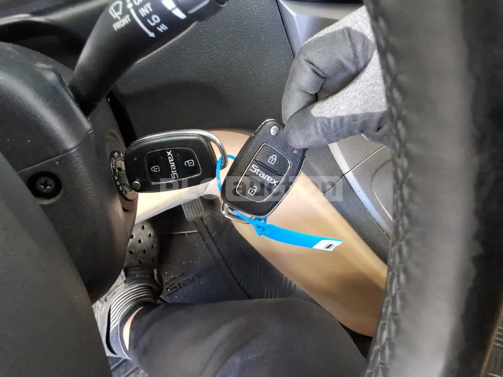 2020 Hyundai The New Grand Starex Used VIN KMJWA37KDLU129272 – exterior detail 2020 Hyundai The New Grand Starex Used VIN KMJWA37KDLU129272 – exterior detail