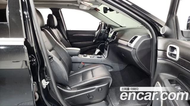 2020 Jeep Grand Cherokee 3.6 Summit Sold VIN 16616161616161616 – trunk area 2020 Jeep Grand Cherokee 3.6 Summit Sold VIN 16616161616161616 – trunk area