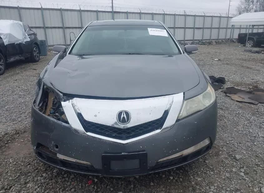 2009 ACURA TL Used VIN 19UUA86259A000607 – trunk area 2009 ACURA TL Used VIN 19UUA86259A000607 – trunk area