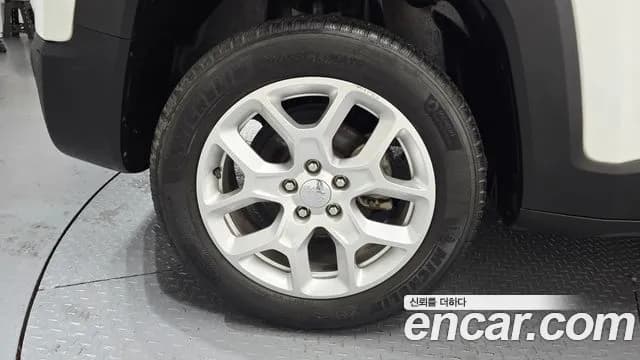 2017 Jeep Renegade 2.4 Longitude Sold VIN 1C4BU0000HPF36171 – interior seats 2017 Jeep Renegade 2.4 Longitude Sold VIN 1C4BU0000HPF36171 – interior seats
