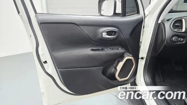 2017 Jeep Renegade 2.4 Longitude Sold VIN 1C4BU0000HPF36171 – exterior detail 2017 Jeep Renegade 2.4 Longitude Sold VIN 1C4BU0000HPF36171 – exterior detail