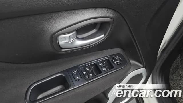 2019 Jeep Renegade 2.4 Longitude Sold VIN 1C4BU0000KPJ95676 – trunk area 2019 Jeep Renegade 2.4 Longitude Sold VIN 1C4BU0000KPJ95676 – trunk area