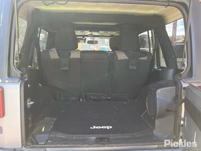 2014 Jeep Wrangler Used VIN 1C4HJWKG1DL663871 – rear exterior 2014 Jeep Wrangler Used VIN 1C4HJWKG1DL663871 – rear exterior