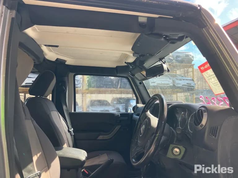 2014 Jeep Wrangler Used VIN 1C4HJWKG1DL663871 – photo 13 2014 Jeep Wrangler Used VIN 1C4HJWKG1DL663871 – photo 13