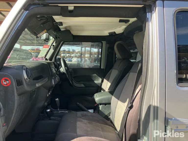 2014 Jeep Wrangler Used VIN 1C4HJWKG1DL663871 – photo 15 2014 Jeep Wrangler Used VIN 1C4HJWKG1DL663871 – photo 15