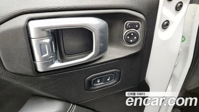 2021 Jeep Wrangler (JL) 2.0 Overland Power Top 4Door 80th Edition Sold VIN 1C4HJXEN7MW709928 – trunk area 2021 Jeep Wrangler (JL) 2.0 Overland Power Top 4Door 80th Edition Sold VIN 1C4HJXEN7MW709928 – trunk area