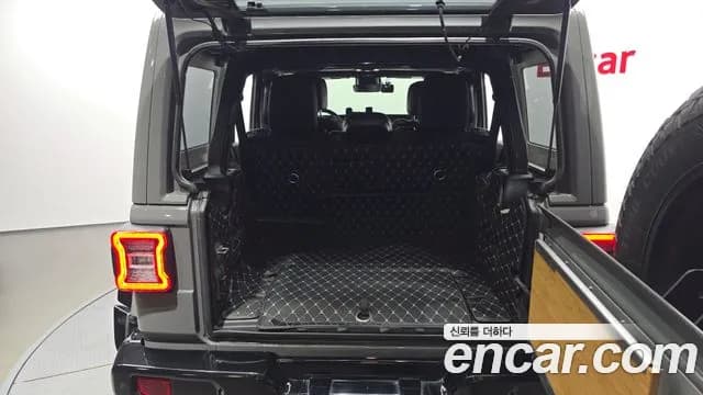 2019 Jeep Wrangler (JL) 2.0 Rubicon Power Top 4Door Sold VIN 1C4HJXFN6KW653881 – trunk area 2019 Jeep Wrangler (JL) 2.0 Rubicon Power Top 4Door Sold VIN 1C4HJXFN6KW653881 – trunk area