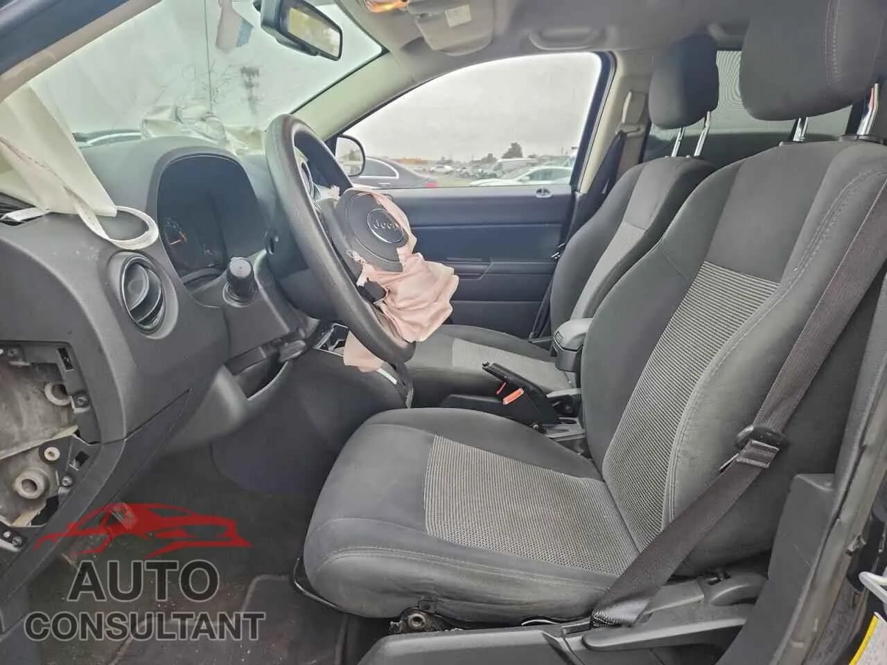 2016 JEEP COMPASS Damaged VIN 1C4NJDBB5GD520982 – exterior detail 2016 JEEP COMPASS Damaged VIN 1C4NJDBB5GD520982 – exterior detail