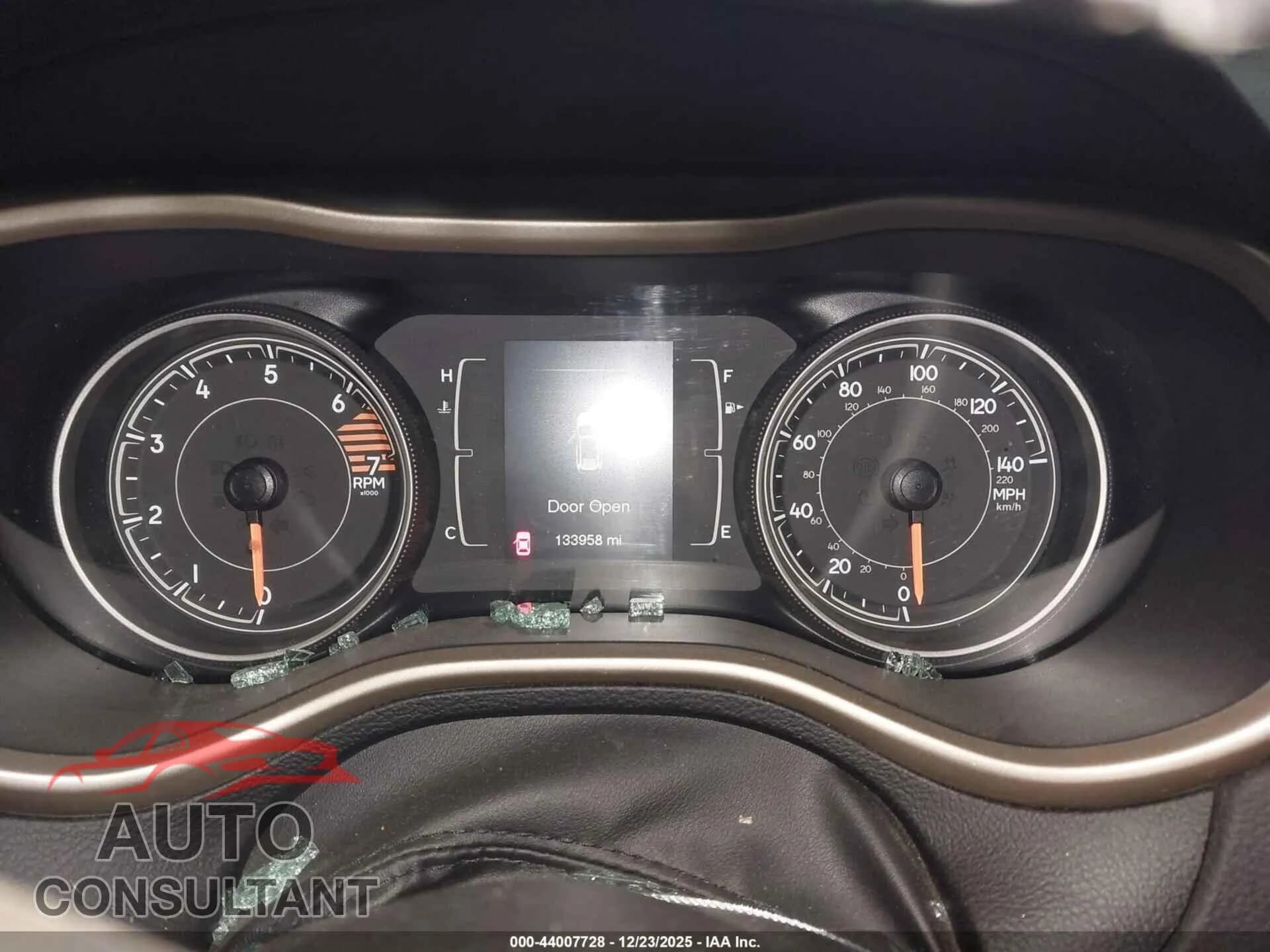 2017 JEEP CHEROKEE Damaged VIN 1C4PJLCBXHW661571 – exterior detail 2017 JEEP CHEROKEE Damaged VIN 1C4PJLCBXHW661571 – exterior detail