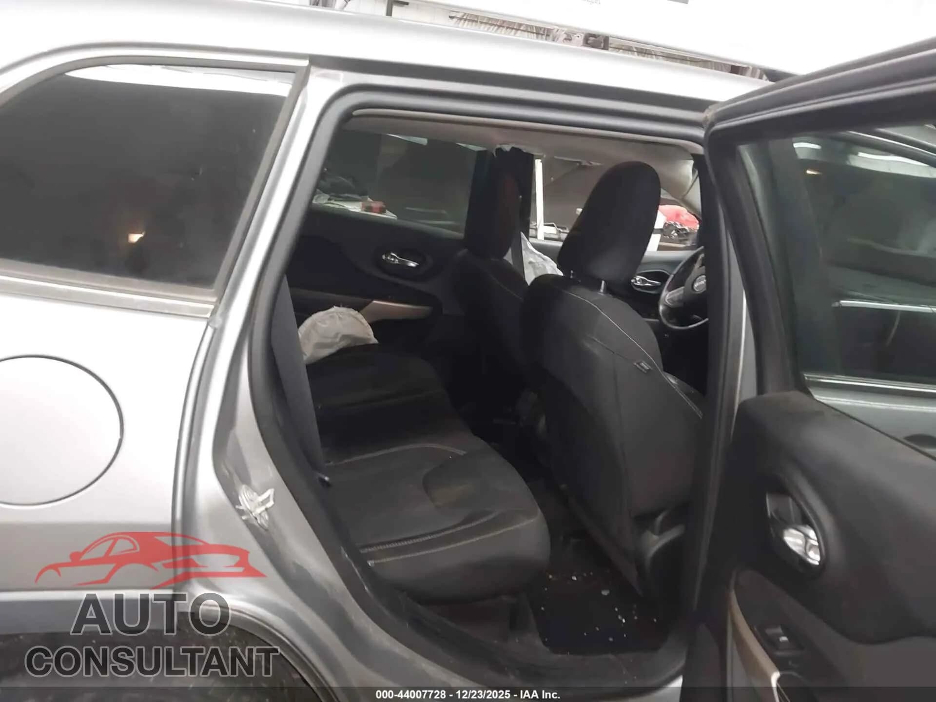 2017 JEEP CHEROKEE Damaged VIN 1C4PJLCBXHW661571 – undercarriage 2017 JEEP CHEROKEE Damaged VIN 1C4PJLCBXHW661571 – undercarriage