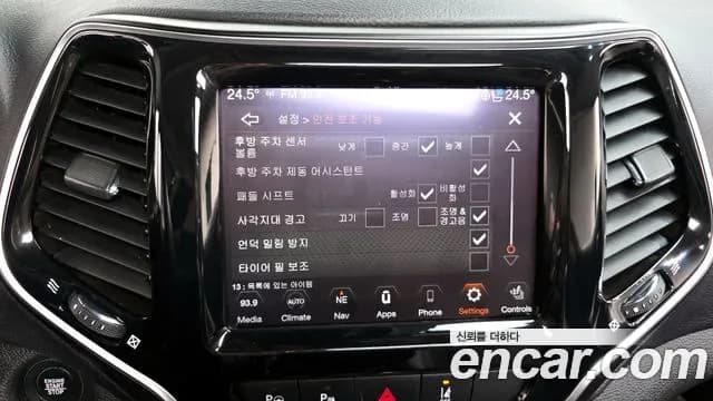 2020 Jeep Cherokee (KL) 2.4 Limited 2WD Sold VIN 1C4PJLDB9LD657479 – interior seats 2020 Jeep Cherokee (KL) 2.4 Limited 2WD Sold VIN 1C4PJLDB9LD657479 – interior seats