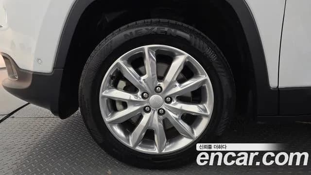 2017 Jeep Cherokee (KL) 2.4 Longitude High AWD Sold VIN 1C4PJMCB0HW622848 – undercarriage 2017 Jeep Cherokee (KL) 2.4 Longitude High AWD Sold VIN 1C4PJMCB0HW622848 – undercarriage