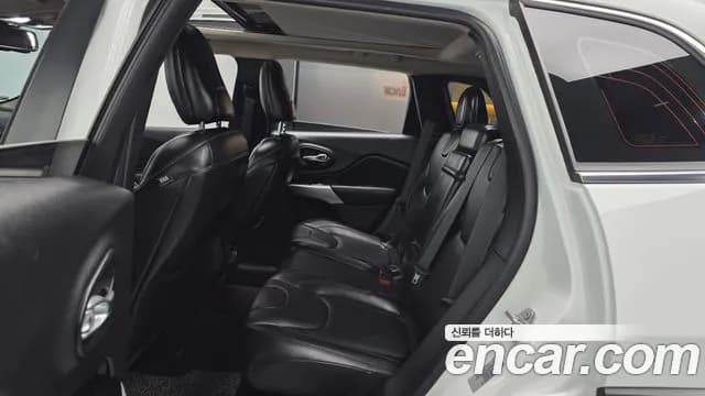 2017 Jeep Cherokee (KL) 2.4 Longitude High AWD Sold VIN 1C4PJMCB0HW622848 – trunk area 2017 Jeep Cherokee (KL) 2.4 Longitude High AWD Sold VIN 1C4PJMCB0HW622848 – trunk area