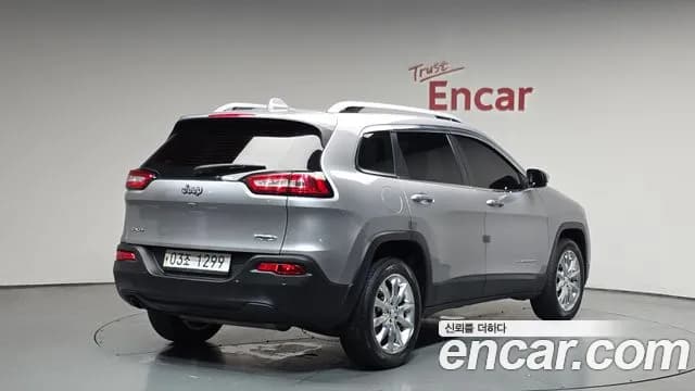 2017 Jeep Cherokee (KL) 2.4 Longitude High AWD Sold VIN 1C4PJMCB7HW611376 – exterior detail 2017 Jeep Cherokee (KL) 2.4 Longitude High AWD Sold VIN 1C4PJMCB7HW611376 – exterior detail