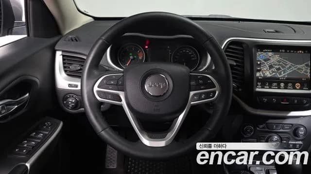 2017 Jeep Cherokee (KL) 2.4 Longitude High AWD Sold VIN 1C4PJMCB7HW611376 – trunk area 2017 Jeep Cherokee (KL) 2.4 Longitude High AWD Sold VIN 1C4PJMCB7HW611376 – trunk area