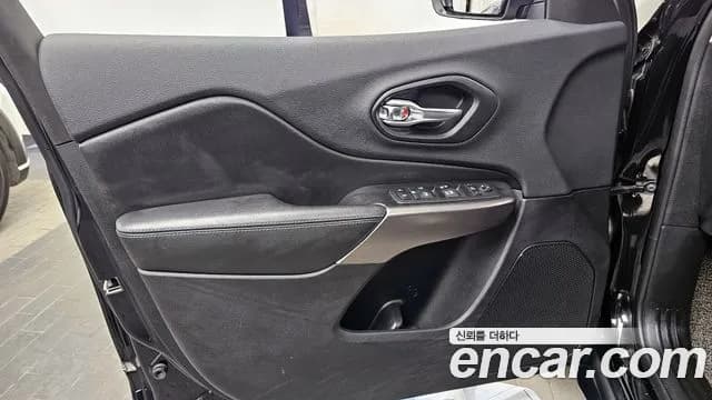 2019 Jeep Cherokee (KL) 2.4 Longitude High AWD Sold VIN 1C4PJMCB9KD345958 – undercarriage 2019 Jeep Cherokee (KL) 2.4 Longitude High AWD Sold VIN 1C4PJMCB9KD345958 – undercarriage