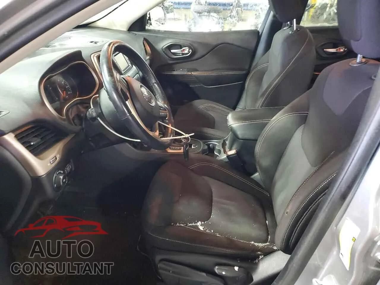 2015 JEEP GRAND CHER Damaged VIN 1C4PJMCSXFW512886 – exterior detail 2015 JEEP GRAND CHER Damaged VIN 1C4PJMCSXFW512886 – exterior detail