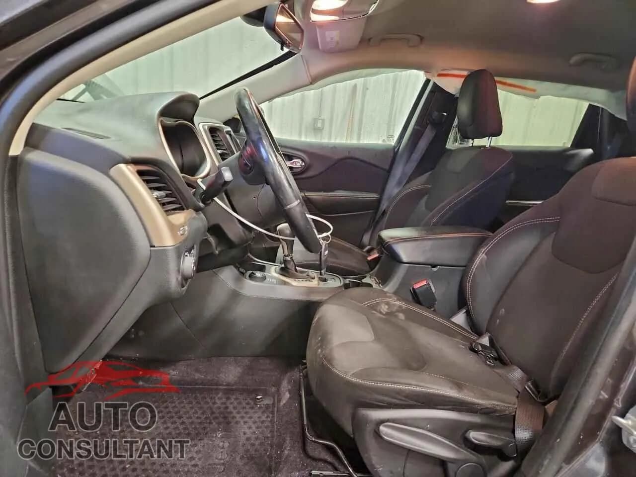 2016 JEEP GRAND CHER Damaged VIN 1C4PJMCSXGW252670 – exterior detail 2016 JEEP GRAND CHER Damaged VIN 1C4PJMCSXGW252670 – exterior detail