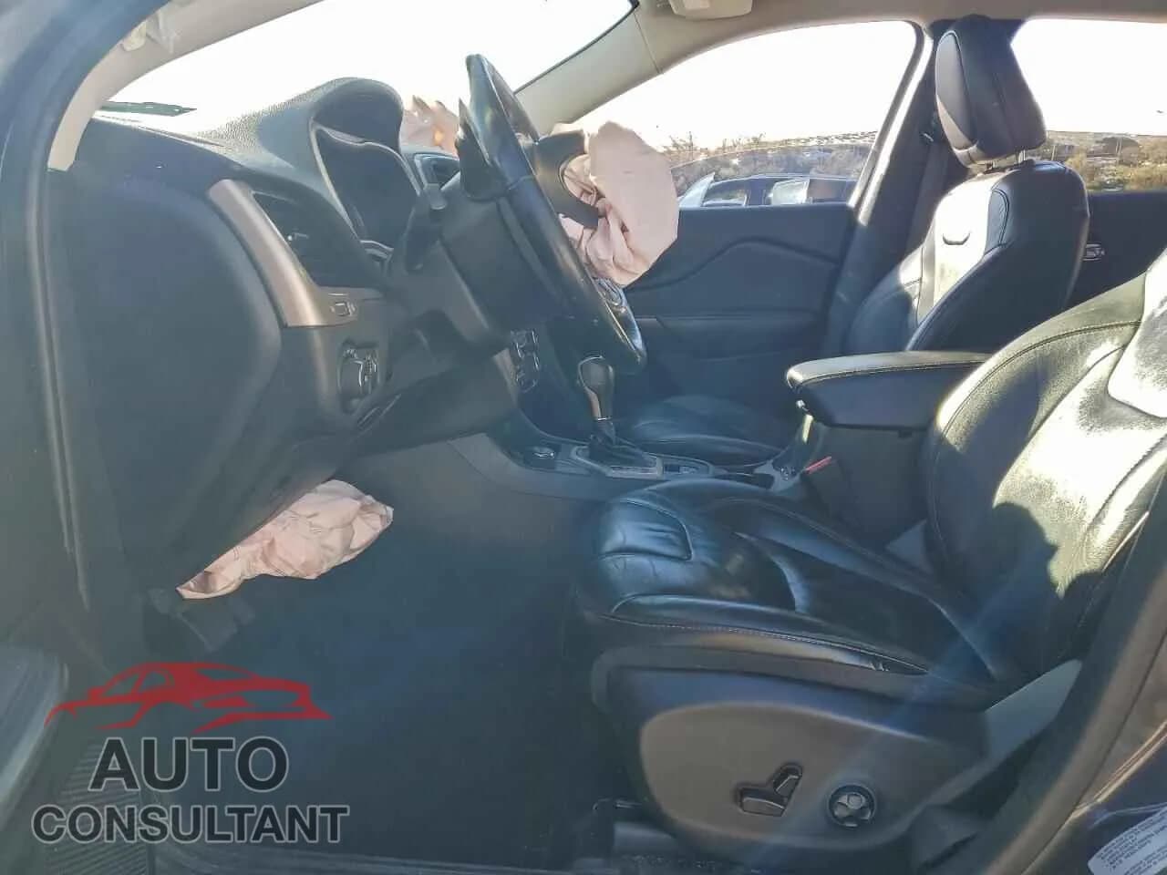 2015 JEEP GRAND CHER Damaged VIN 1C4PJMDB7FW763203 – exterior detail 2015 JEEP GRAND CHER Damaged VIN 1C4PJMDB7FW763203 – exterior detail