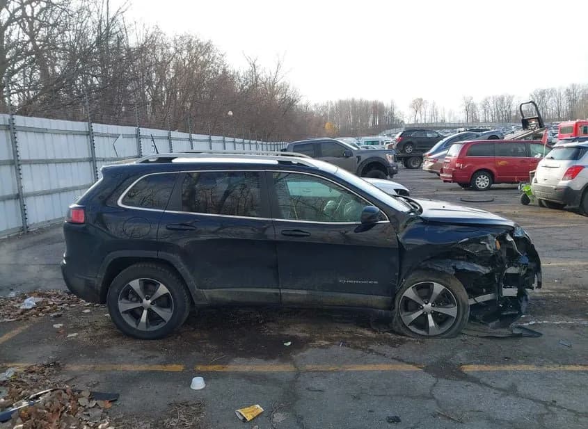 2019 JEEP Cherokee Used VIN 1C4PJMDX8KD444684 – side profile 2019 JEEP Cherokee Used VIN 1C4PJMDX8KD444684 – side profile