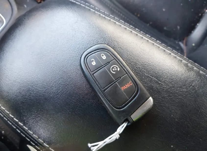 2019 JEEP Cherokee Used VIN 1C4PJMDX8KD444684 – photo 14 2019 JEEP Cherokee Used VIN 1C4PJMDX8KD444684 – photo 14