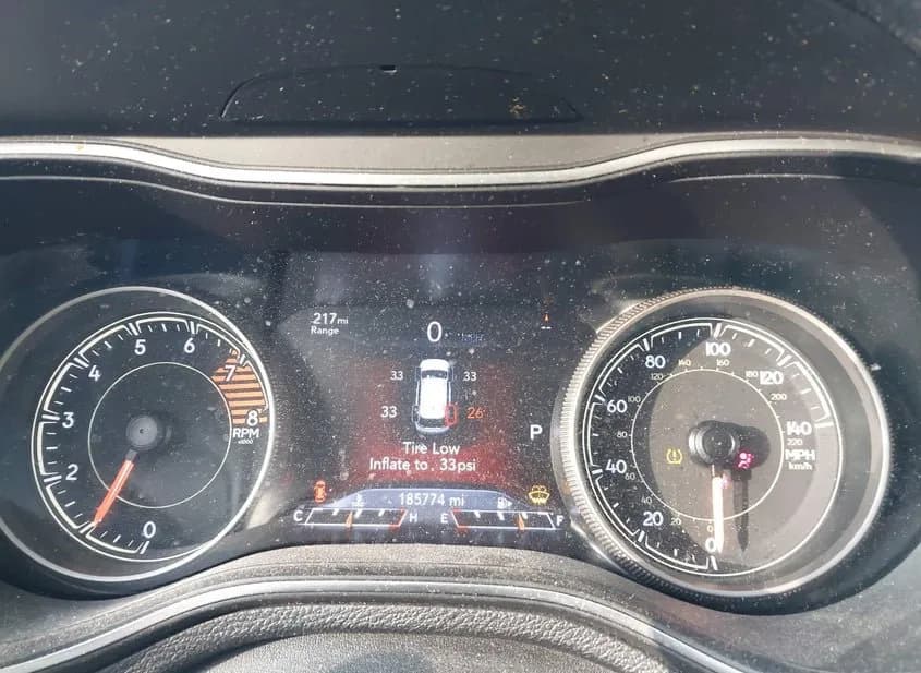 2019 JEEP Cherokee Used VIN 1C4PJMDX8KD444684 – photo 17 2019 JEEP Cherokee Used VIN 1C4PJMDX8KD444684 – photo 17