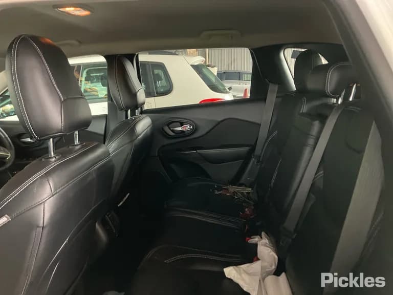2014 Jeep Cherokee Used VIN 1C4PJMGS5EW280156 – engine bay 2014 Jeep Cherokee Used VIN 1C4PJMGS5EW280156 – engine bay
