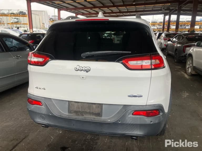 2014 Jeep Cherokee Used VIN 1C4PJMGS5EW280156 – trunk area 2014 Jeep Cherokee Used VIN 1C4PJMGS5EW280156 – trunk area