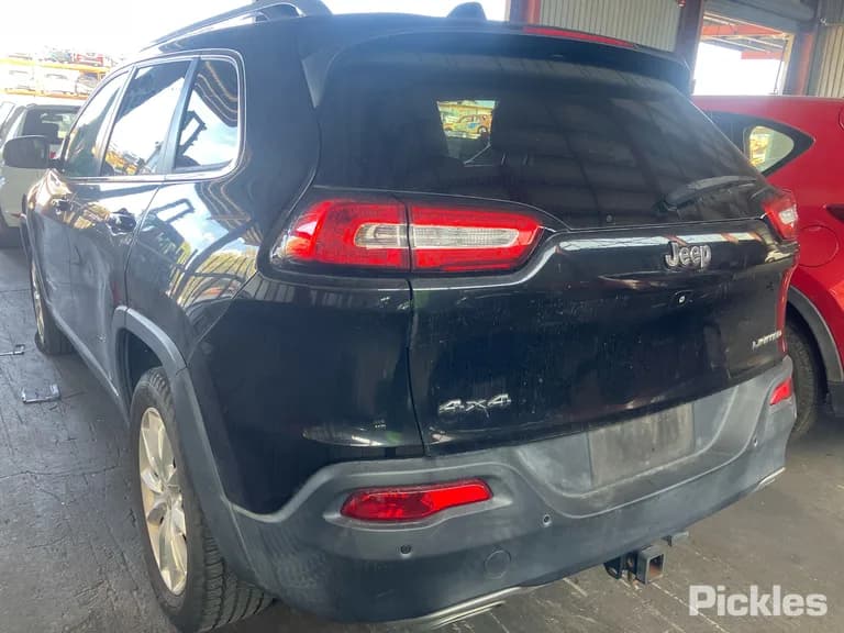 2014 Jeep Cherokee Used VIN 1C4PJMHS5FW518877 – rear exterior 2014 Jeep Cherokee Used VIN 1C4PJMHS5FW518877 – rear exterior