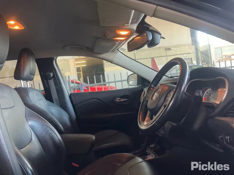 2014 Jeep Cherokee Used VIN 1C4PJMHS5FW518877 – engine bay 2014 Jeep Cherokee Used VIN 1C4PJMHS5FW518877 – engine bay