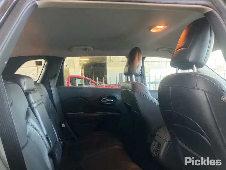 2014 Jeep Cherokee Used VIN 1C4PJMHS5FW518877 – undercarriage 2014 Jeep Cherokee Used VIN 1C4PJMHS5FW518877 – undercarriage