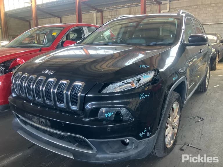 2014 Jeep Cherokee Used VIN 1C4PJMHS5FW518877 – photo 14 2014 Jeep Cherokee Used VIN 1C4PJMHS5FW518877 – photo 14