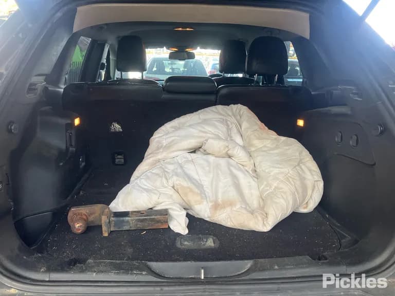 2014 Jeep Cherokee Used VIN 1C4PJMHS5FW518877 – photo 19 2014 Jeep Cherokee Used VIN 1C4PJMHS5FW518877 – photo 19