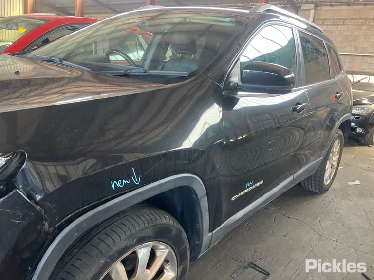 2014 Jeep Cherokee Used VIN 1C4PJMHS5FW518877 – photo 24 2014 Jeep Cherokee Used VIN 1C4PJMHS5FW518877 – photo 24