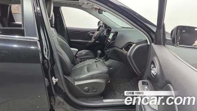 2021 Jeep Cherokee (KL) 3.2 Overland AWD Sold VIN 1C4PJMJX4MD152392 – trunk area 2021 Jeep Cherokee (KL) 3.2 Overland AWD Sold VIN 1C4PJMJX4MD152392 – trunk area