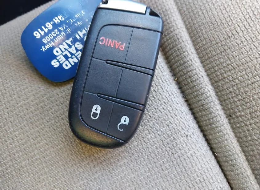 2014 DODGE Durango Used VIN 1C4RDHAG2EC501497 – trunk area 2014 DODGE Durango Used VIN 1C4RDHAG2EC501497 – trunk area