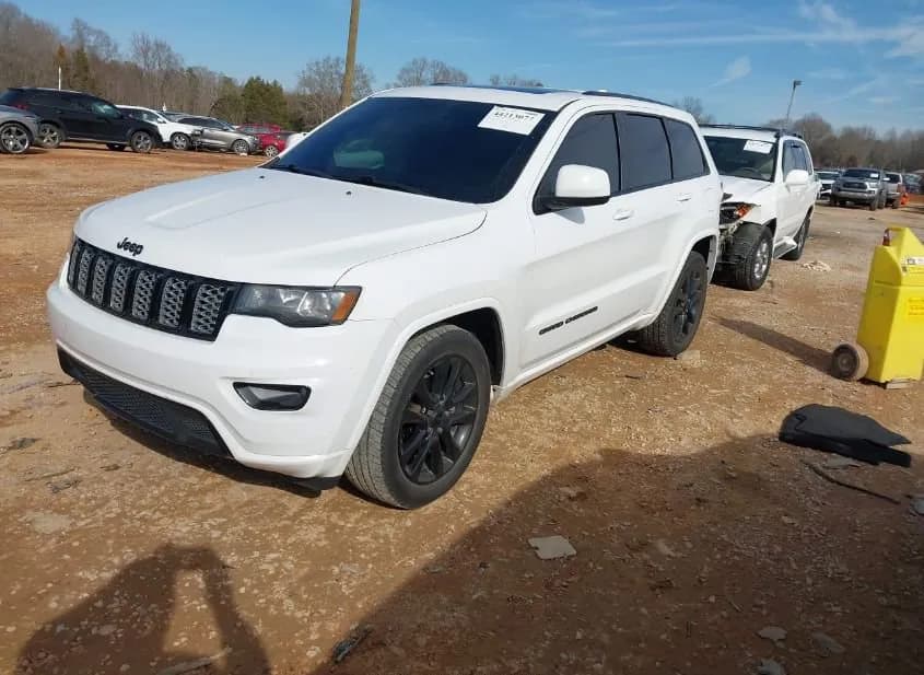 2017 JEEP Grand Cherokee Used VIN 1C4RJEAG0HC837547 – trunk area 2017 JEEP Grand Cherokee Used VIN 1C4RJEAG0HC837547 – trunk area