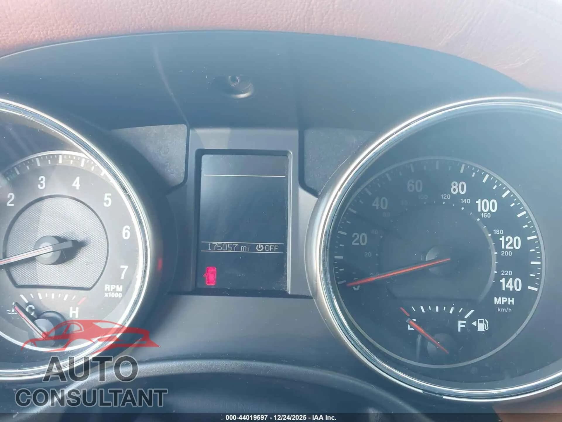 2013 JEEP GRAND CHEROKEE Damaged VIN 1C4RJECT5DC644847 – exterior detail 2013 JEEP GRAND CHEROKEE Damaged VIN 1C4RJECT5DC644847 – exterior detail