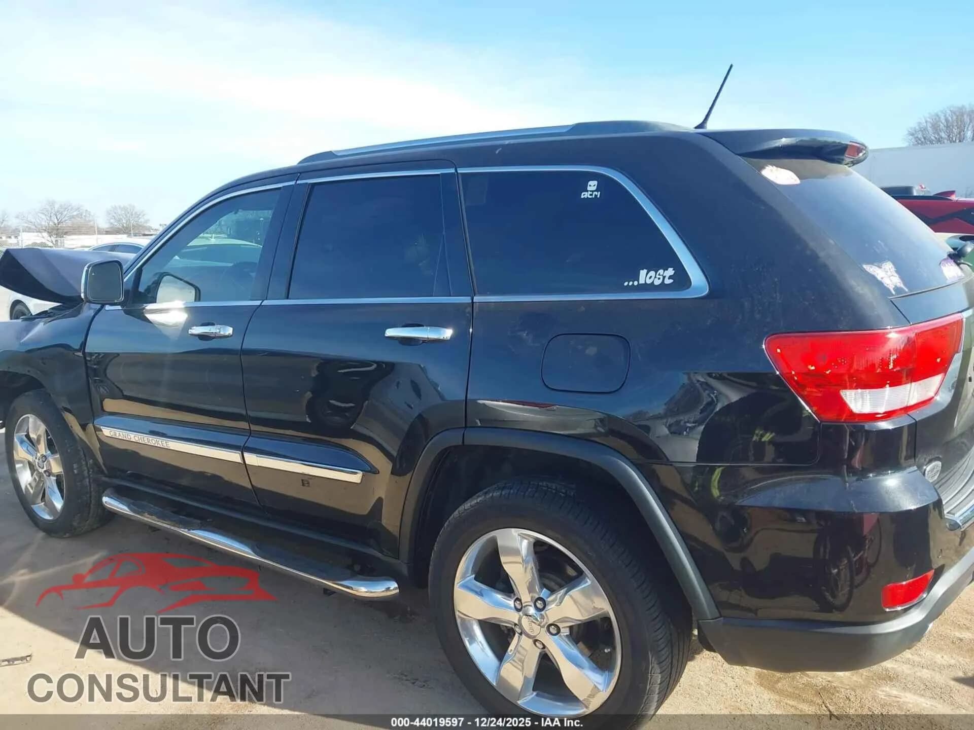 2013 JEEP GRAND CHEROKEE Damaged VIN 1C4RJECT5DC644847 – photo 13 2013 JEEP GRAND CHEROKEE Damaged VIN 1C4RJECT5DC644847 – photo 13