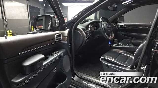 2017 Jeep Grand Cherokee 3.6 Overland Sold VIN 1C4RJFCG4HC747238 – side profile 2017 Jeep Grand Cherokee 3.6 Overland Sold VIN 1C4RJFCG4HC747238 – side profile