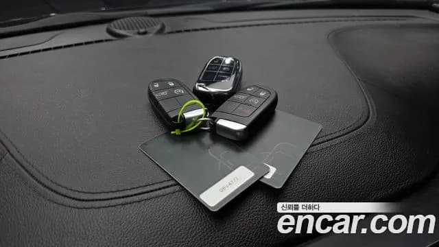 2017 Jeep Grand Cherokee 3.6 Overland Sold VIN 1C4RJFCG4HC747238 – interior seats 2017 Jeep Grand Cherokee 3.6 Overland Sold VIN 1C4RJFCG4HC747238 – interior seats