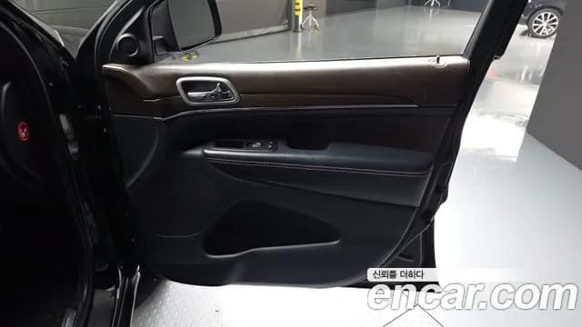 2017 Jeep Grand Cherokee 3.6 Overland Sold VIN 1C4RJFCG4HC747238 – photo 19 2017 Jeep Grand Cherokee 3.6 Overland Sold VIN 1C4RJFCG4HC747238 – photo 19