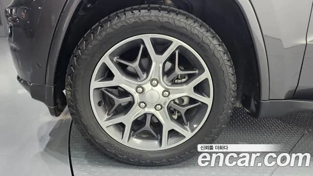 2019 Jeep Grand Cherokee 3.6 Overland Sold VIN 1C4RJFCG8KC760002 – front exterior 2019 Jeep Grand Cherokee 3.6 Overland Sold VIN 1C4RJFCG8KC760002 – front exterior