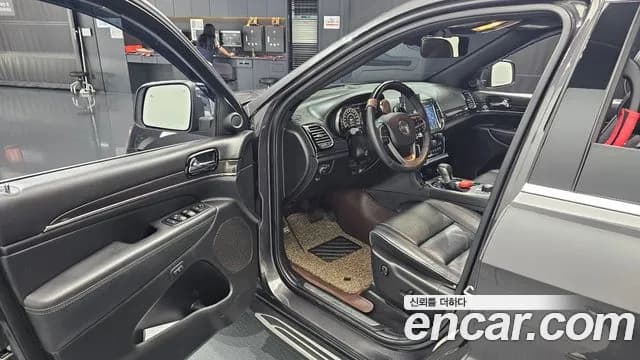 2019 Jeep Grand Cherokee 3.6 Overland Sold VIN 1C4RJFCG8KC760002 – interior seats 2019 Jeep Grand Cherokee 3.6 Overland Sold VIN 1C4RJFCG8KC760002 – interior seats