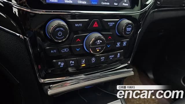2019 Jeep Grand Cherokee 3.6 Overland Sold VIN 1C4RJFCG8KC760002 – photo 11 2019 Jeep Grand Cherokee 3.6 Overland Sold VIN 1C4RJFCG8KC760002 – photo 11