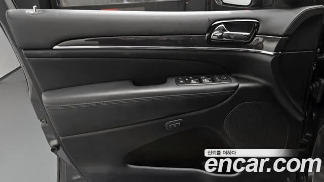 2020 Jeep Grand Cherokee 3.6 Overland Sold VIN 1C4RJFCG9LC269844 – trunk area 2020 Jeep Grand Cherokee 3.6 Overland Sold VIN 1C4RJFCG9LC269844 – trunk area