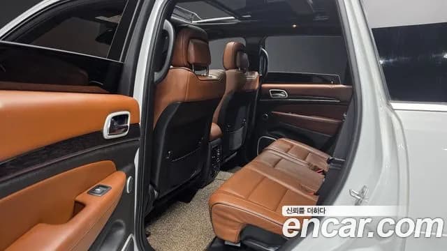 2020 Jeep Grand Cherokee 3.6 Summit Sold VIN 1C4RJFJG7LC109674 – interior seats 2020 Jeep Grand Cherokee 3.6 Summit Sold VIN 1C4RJFJG7LC109674 – interior seats