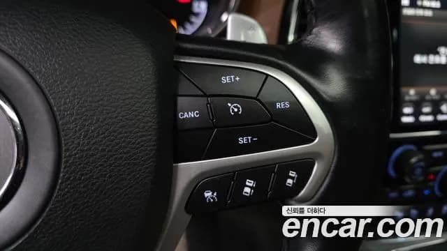 2020 Jeep Grand Cherokee 3.6 Summit Sold VIN 1C4RJFJG7LC109674 – trunk area 2020 Jeep Grand Cherokee 3.6 Summit Sold VIN 1C4RJFJG7LC109674 – trunk area