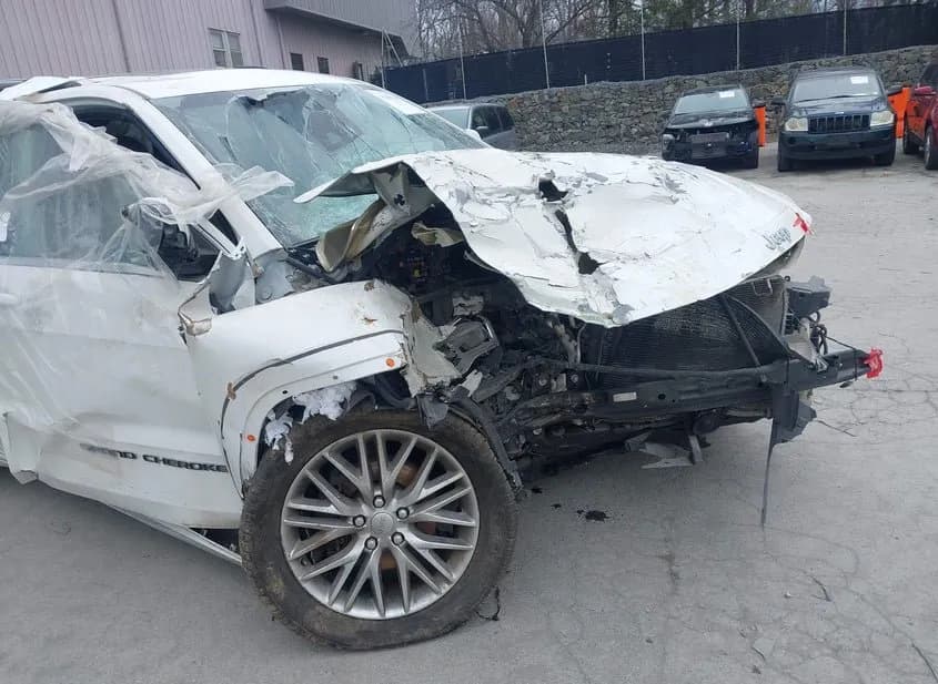 2018 JEEP Grand Cherokee Used VIN 1C4RJFJGXJC104286 – undercarriage 2018 JEEP Grand Cherokee Used VIN 1C4RJFJGXJC104286 – undercarriage